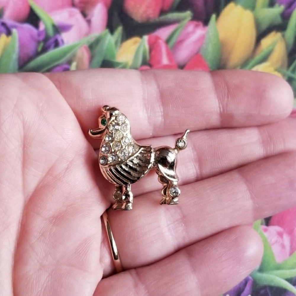 Vintage poodle brooch dog pin rhinestones gold tone figural - Picture 4 of 4